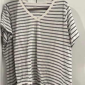 Old Navy Women's V-Neck Striped Tee - White and Black